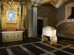 Capela dos Ossos in Évora