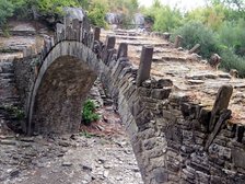 Steinbrücke bei Dilofo