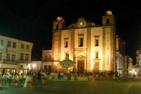Évora