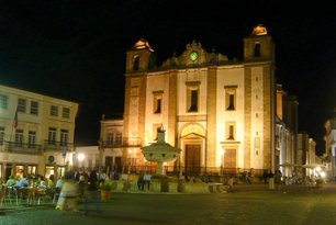 Évora