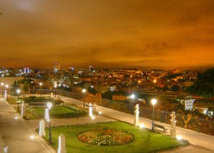 Roter Himmel in Lissabon